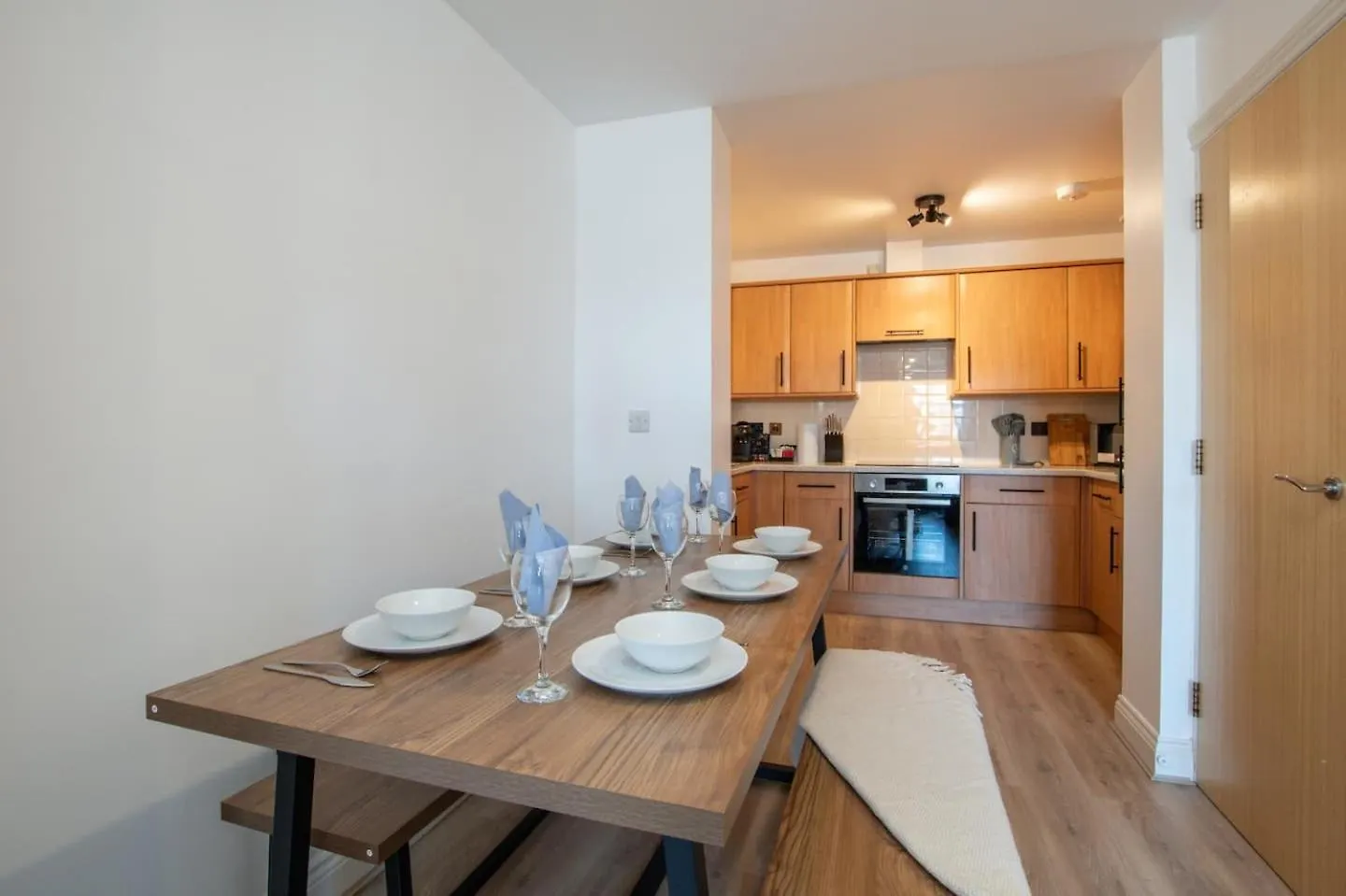 Central 2 Bedroom Apartment In Bournemouth, 5 Minutes Walk To The Beach, Sleeps Up To 6  בורנמות'
