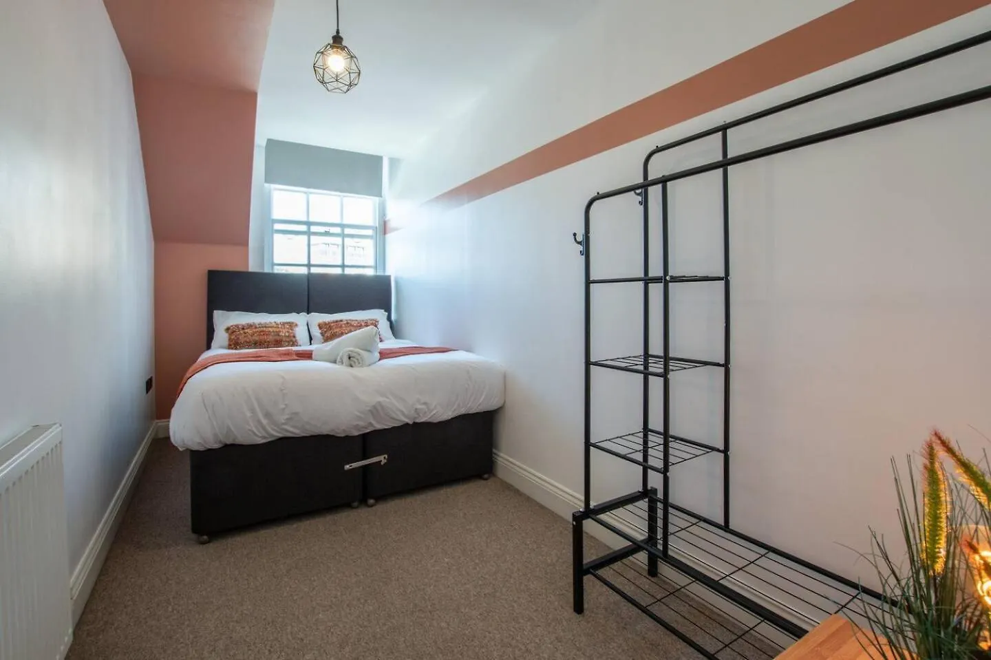 Central 2 Bedroom Apartment In Bournemouth, 5 Minutes Walk To The Beach, Sleeps Up To 6