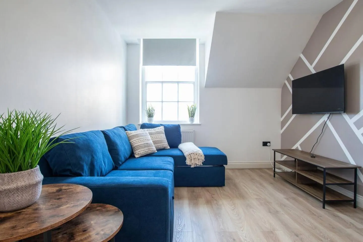 Central 2 Bedroom Apartment In Bournemouth, 5 Minutes Walk To The Beach, Sleeps Up To 6