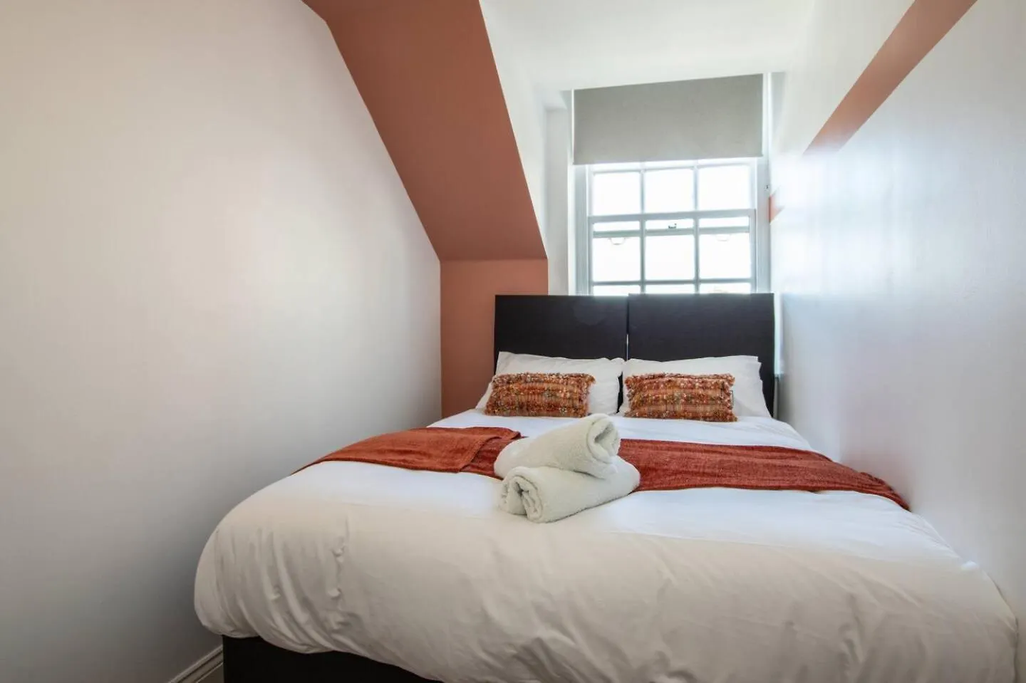 Central 2 Bedroom Apartment In Bournemouth, 5 Minutes Walk To The Beach, Sleeps Up To 6 בריטניה