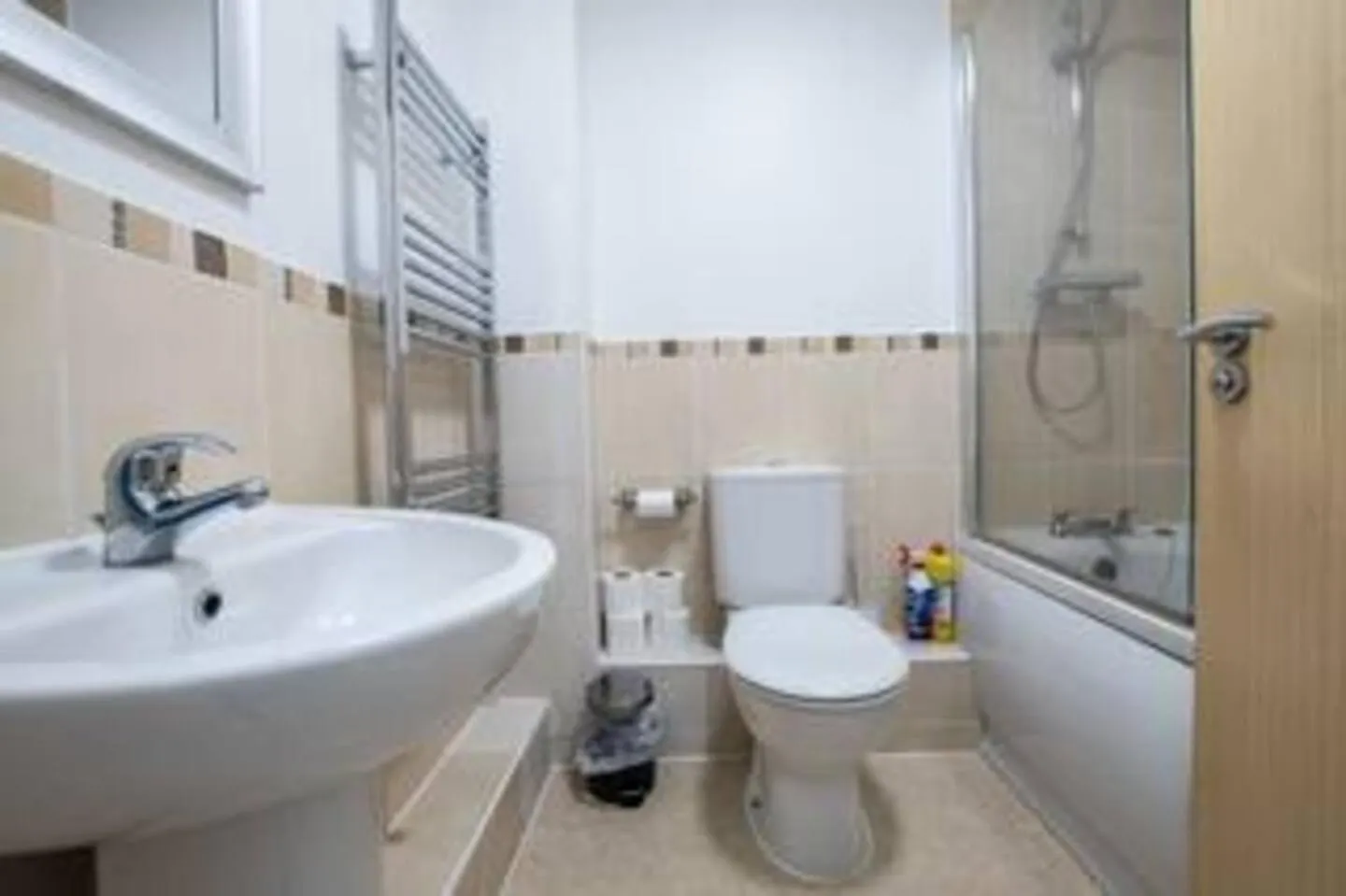 Central 2 Bedroom Apartment In Bournemouth, 5 Minutes Walk To The Beach, Sleeps Up To 6