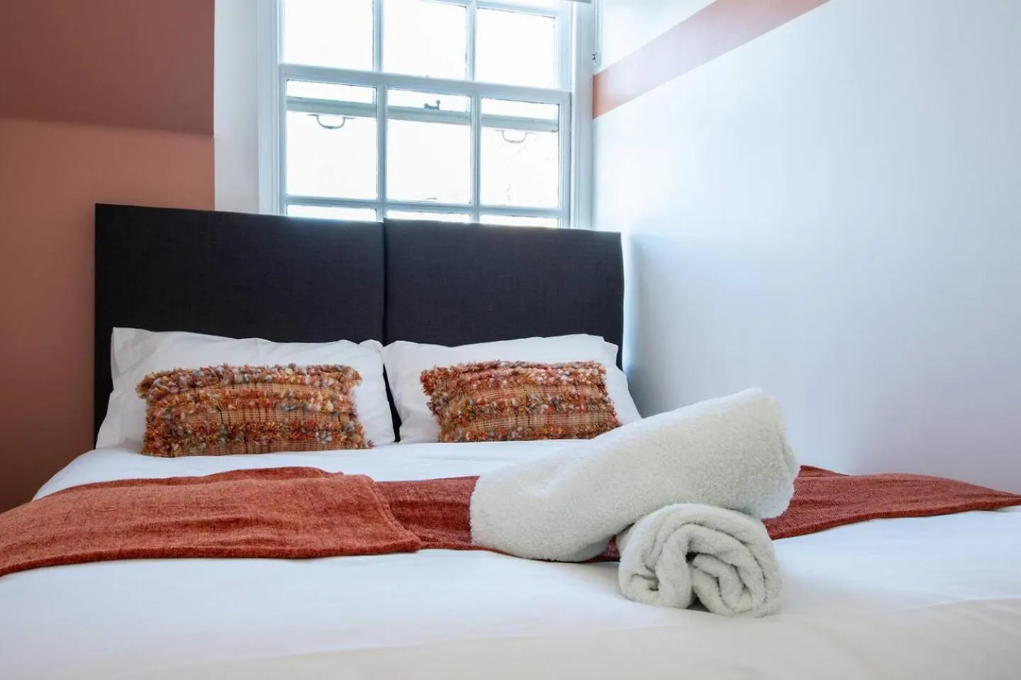 Central 2 Bedroom Apartment In Bournemouth, 5 Minutes Walk To The Beach, Sleeps Up To 6